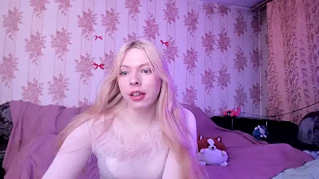 Snapshot of Cutie_Bambi chatting on February 22, 11:20 am Cutie Bambi online show from February 22, 11:20 am