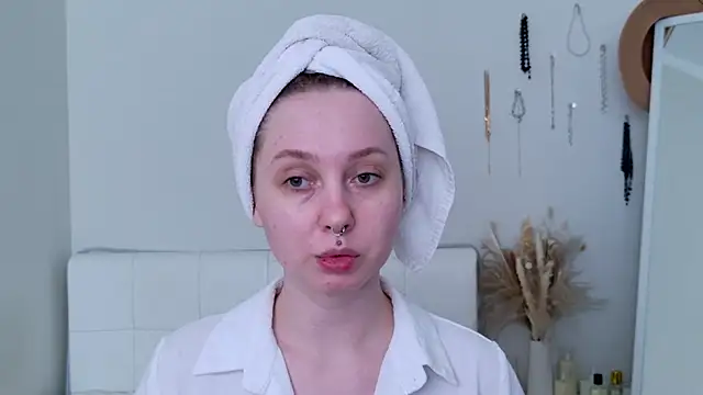 CandiceKingzzz online show from March 18, 12:30 pm