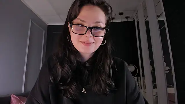 Snapshot of Maykinkya chatting on April 15, 7:58 pm Maykinkya online show from April 15, 7:58 pm