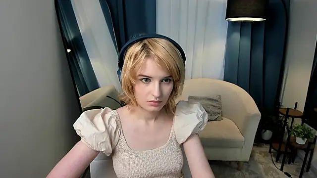 Snapshot of Akimo_ chatting on February 18, 1:18 pm Akimo online show from February 18, 1:18 pm