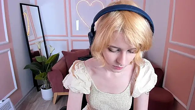 Snapshot of Akimo_ chatting on March 1, 2:08 pm Akimo online show from March 1, 2:08 pm