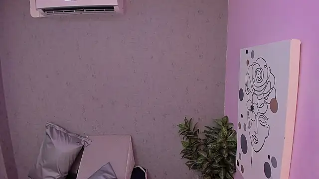 lil miia online show from March 10, 7:19 pm