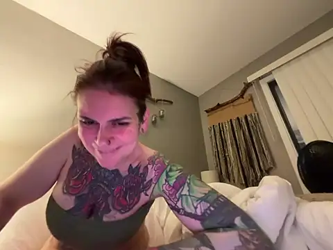 Snapshot of Sexysanka chatting on February 19, 4:19 am Sexysanka online show from February 19, 4:19 am