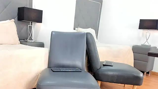 Snapshot of Oliviia_williams chatting on February 11, 11:37 am Oliviia williams online show from February 11, 11:37 am