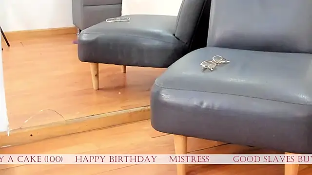 Snapshot of Oliviia_williams chatting on February 20, 11:32 am Oliviia williams online show from February 20, 11:32 am