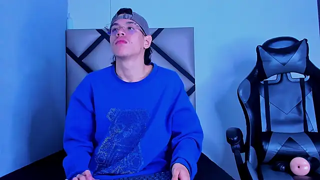 Snapshot of Bennet-Gray chatting on February 27, 4:34 am Bennet-Gray online show from February 27, 4:34 am