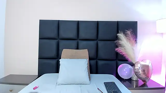 KeniaCarterr online show from February 18, 1:45 am