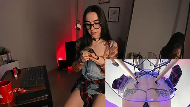 Luna tagliaferri online show from April 14, 7:09 pm