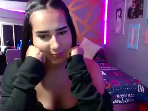 Evelyn lovers  online show from April 8, 1:16 am