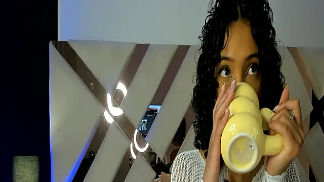 Snapshot of missbrasil chatting on March 17, 11:57 am missbrasil online show from March 17, 11:57 am