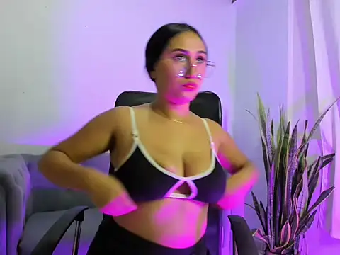 camila wood online show from March 12, 11:33 pm