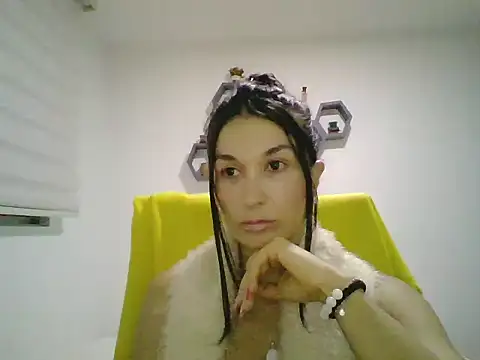 Snapshot of sweetsensations chatting on February 14, 12:40 am sweetsensations online show from February 14, 12:40 am