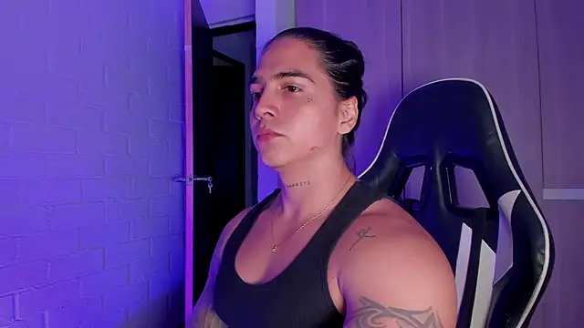 Snapshot of Cry_Duran chatting on February 7, 9:18 pm Cry Duran online show from February 7, 9:18 pm