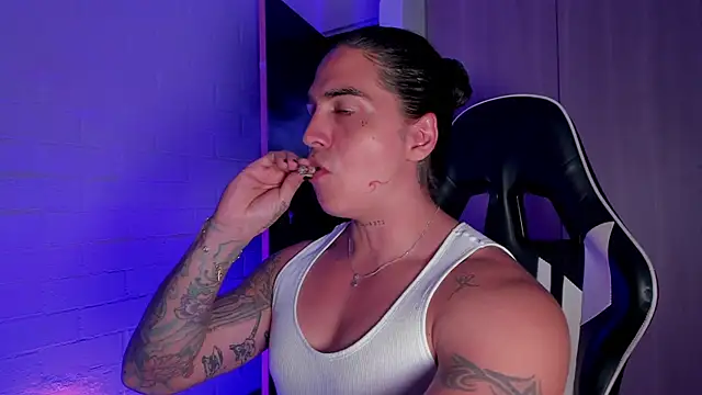 Snapshot of Cry_Duran chatting on March 2, 8:26 pm Cry Duran online show from March 2, 8:26 pm