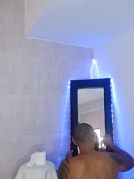 Snapshot of Lucius40 chatting on February 15, 7:43 pm Lucius40 online show from February 15, 7:43 pm