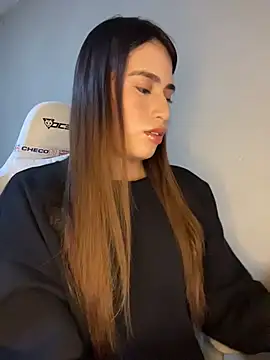 Snapshot of romyamo chatting on March 20, 1:43 am romyamo online show from March 20, 1:43 am