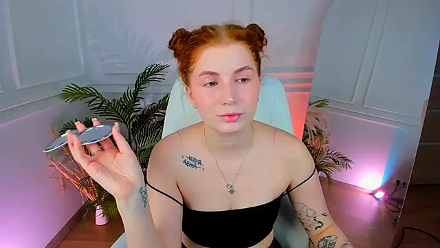 Snapshot of MiraBoom chatting on April 5, 9:12 pm MiraBoom online show from April 5, 9:12 pm