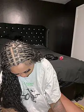 Snapshot of tipheragain chatting on April 13, 10:10 am tipheragain online show from April 13, 10:10 am