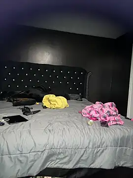 Snapshot of tipheragain chatting on April 15, 4:19 am tipheragain online show from April 15, 4:19 am