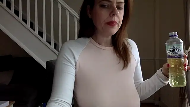 Snapshot of ElizabethArden42- chatting on February 26, 2:05 pm ElizabethArden42- online show from February 26, 2:05 pm