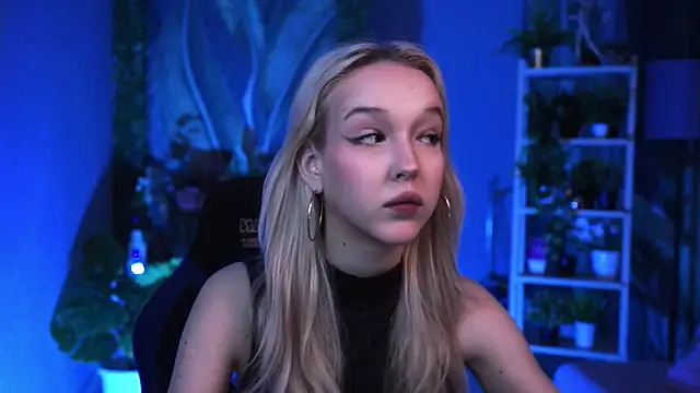 Snapshot of MaoqiBeverly chatting on February 23, 5:54 pm MaoqiBeverly online show from February 23, 5:54 pm