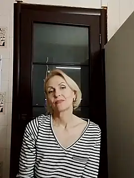 Snapshot of MichelleSolis chatting on February 19, 4:25 pm MichelleSolis online show from February 19, 4:25 pm