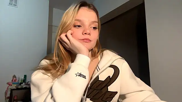 Snapshot of Tiffany_Muse chatting on February 12, 11:00 pm Tiffany Muse online show from February 12, 11:00 pm