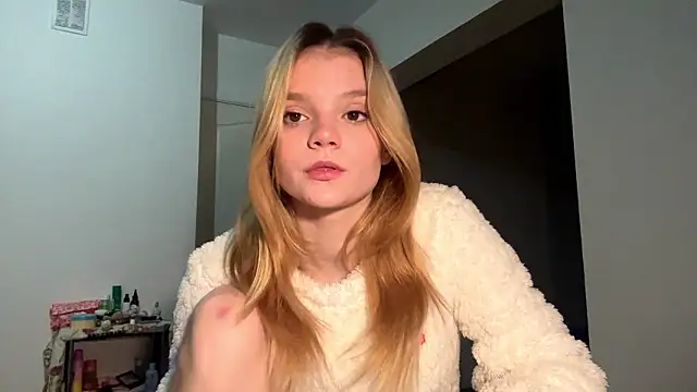 Snapshot of Tiffany_Muse chatting on February 19, 11:01 pm Tiffany Muse online show from February 19, 11:01 pm