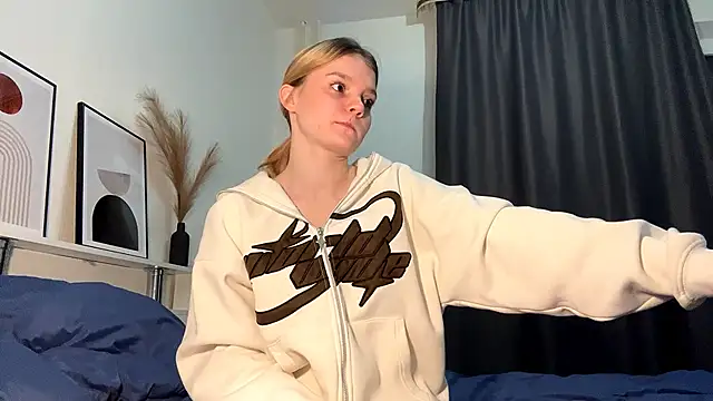 Snapshot of Tiffany_Muse chatting on February 26, 11:04 pm Tiffany Muse online show from February 26, 11:04 pm