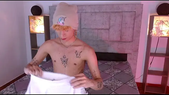 Snapshot of lucke_collins22 chatting on February 3, 6:40 am lucke collins22 online show from February 3, 6:40 am