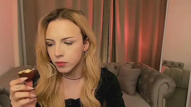 Snapshot of Tiffany__King chatting on April 9, 5:40 am Tiffany King online show from April 9, 5:40 am