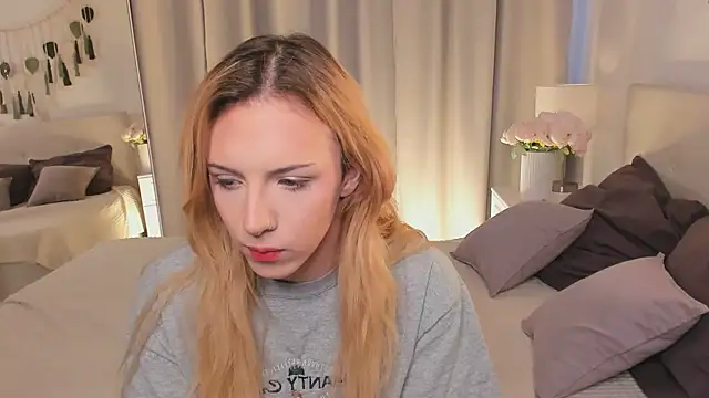 Snapshot of Tiffany__King chatting on April 14, 5:46 am Tiffany King online show from April 14, 5:46 am