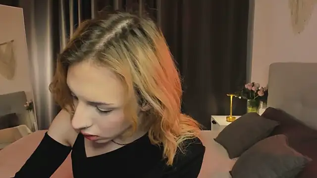 Snapshot of Tiffany__King chatting on April 16, 5:41 am Tiffany King online show from April 16, 5:41 am