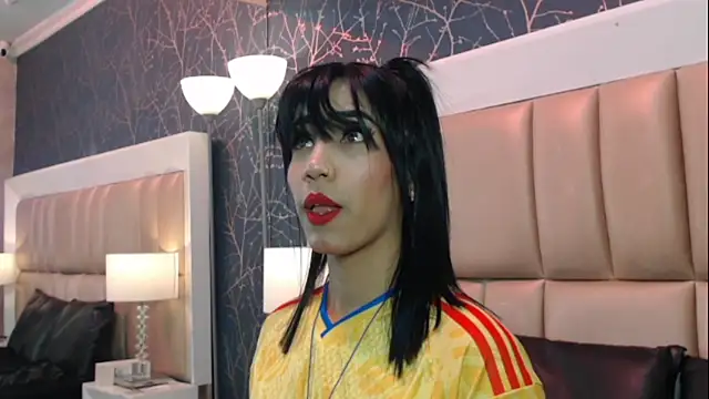 Snapshot of MiaKarsson chatting on June 4, 7:42 pm MiaKarsson online show from June 4, 7:42 pm