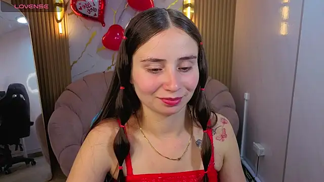 Snapshot of Ariana18_b chatting on February 12, 12:44 pm Ariana18 b online show from February 12, 12:44 pm