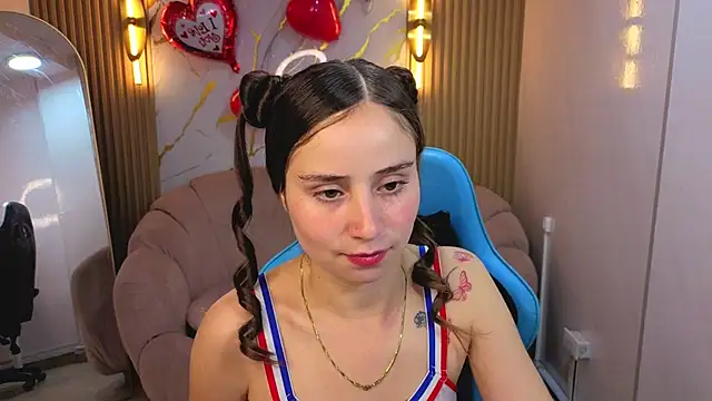 Snapshot of Ariana18_b chatting on February 17, 12:34 pm Ariana18 b online show from February 17, 12:34 pm