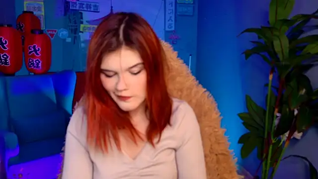 Snapshot of EllieFoxy chatting on February 7, 9:46 am EllieFoxy online show from February 7, 9:46 am