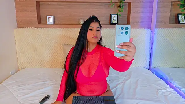 Snapshot of VioletBloomm chatting on February 21, 11:44 am VioletBloomm online show from February 21, 11:44 am