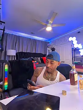 StillArQuez online show from July 11, 10:00 pm