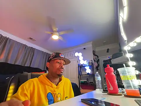 StillArQuez online show from July 14, 5:40 pm