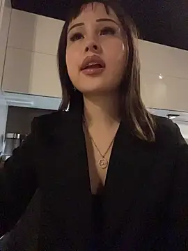 Just-Lilly online show from March 28, 2:00 am