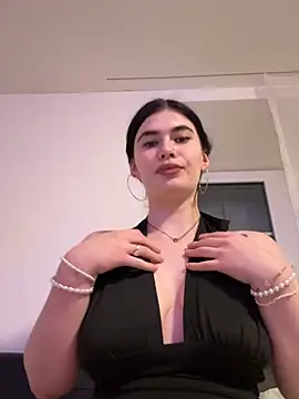 Snapshot of Evie-Moore chatting on February 26, 10:53 pm Evie-Moore online show from February 26, 10:53 pm