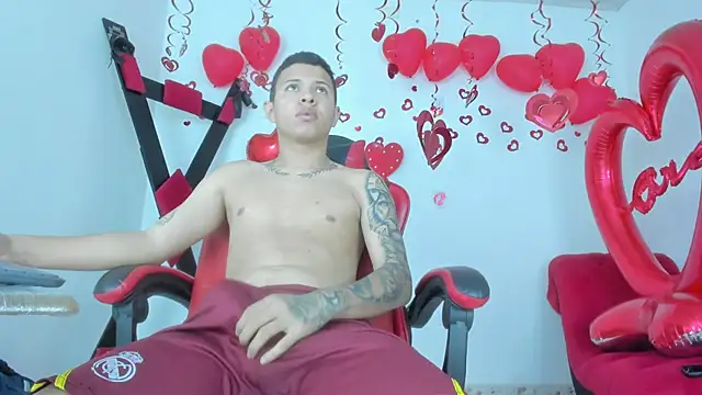 Snapshot of Steven_and_Camilo18 chatting on February 17, 11:40 am Steven and Camilo18 online show from February 17, 11:40 am