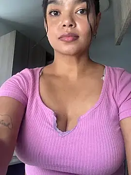 moonhelen online show from May 27, 6:05 pm