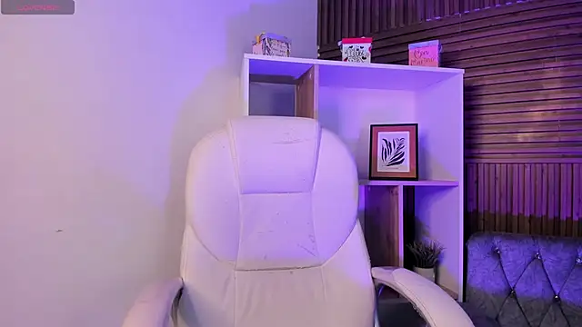 Snapshot of CarolineFyre chatting on February 8, 1:58 pm CarolineFyre online show from February 8, 1:58 pm