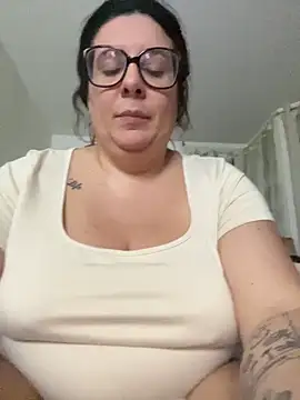 Snapshot of JasmineGlow7 chatting on April 26, 9:01 pm JasmineGlow7 online show from April 26, 9:01 pm