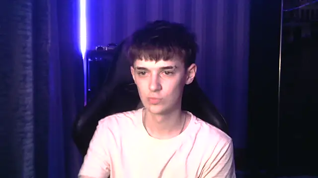 Snapshot of Sweet_Dude chatting on March 3, 9:42 pm Sweet Dude online show from March 3, 9:42 pm