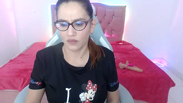 snowhot-69 online show from April 15, 8:32 am