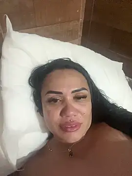 Snapshot of Deyseprado35 chatting on February 23, 9:12 pm Deyseprado35 online show from February 23, 9:12 pm