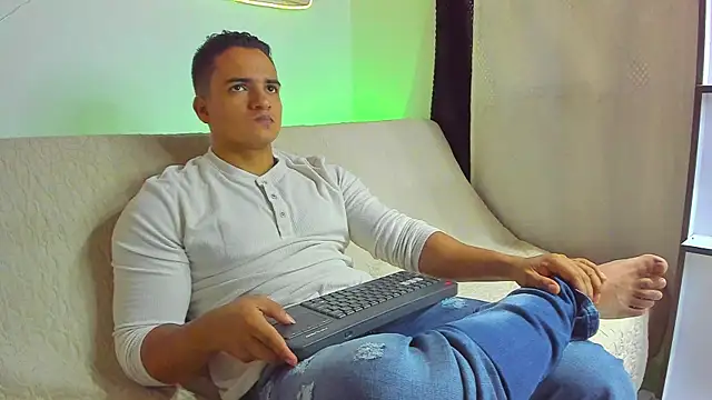 jhon nicolas online show from March 7, 8:06 pm